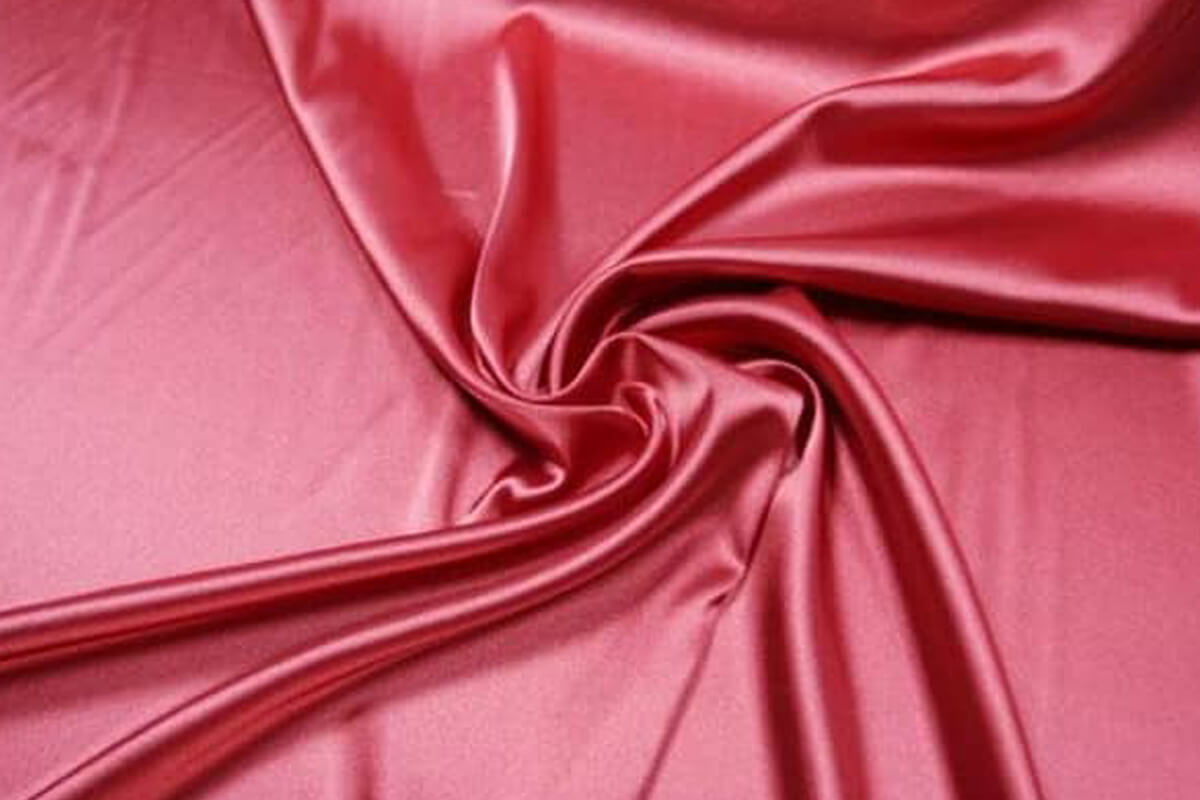 Polyester Kumaş Nedir, Özellikleri ve Kullanımı